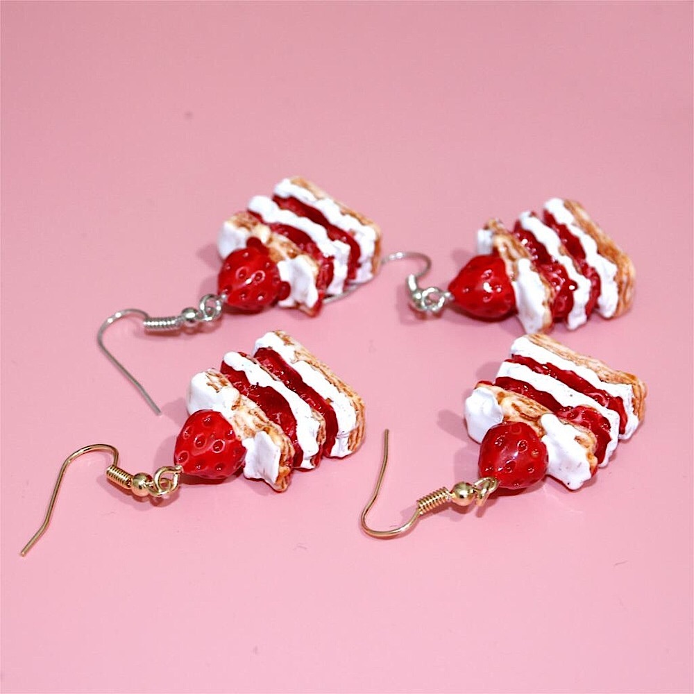 Strawberry shortcake earrings 🍓